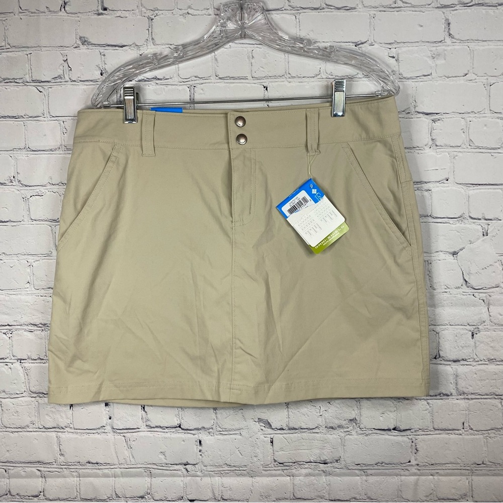 Columbia women’s active skirt in light tan. Size 12